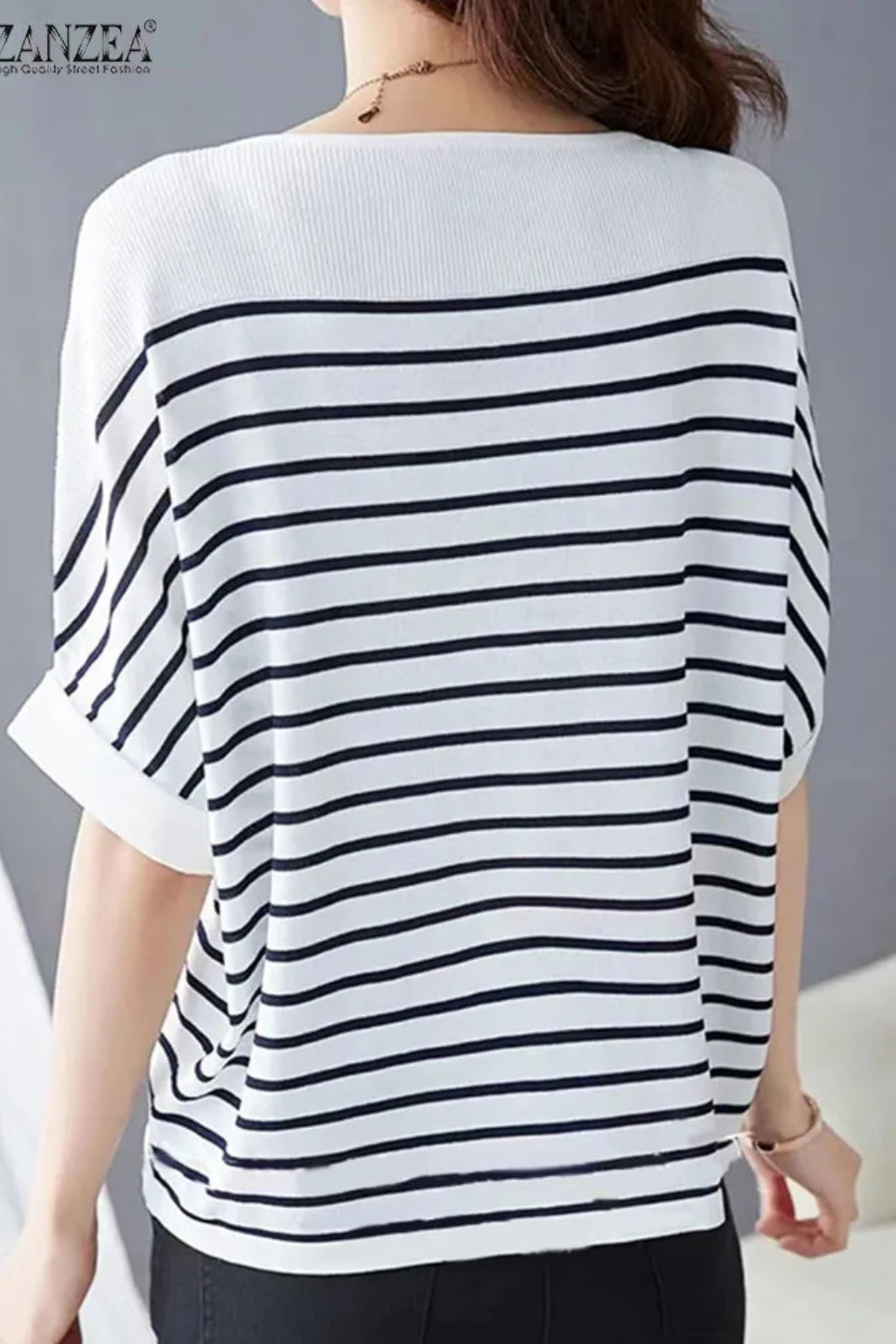 T-shirt às riscas para mulher com decote redondo e corte oversize