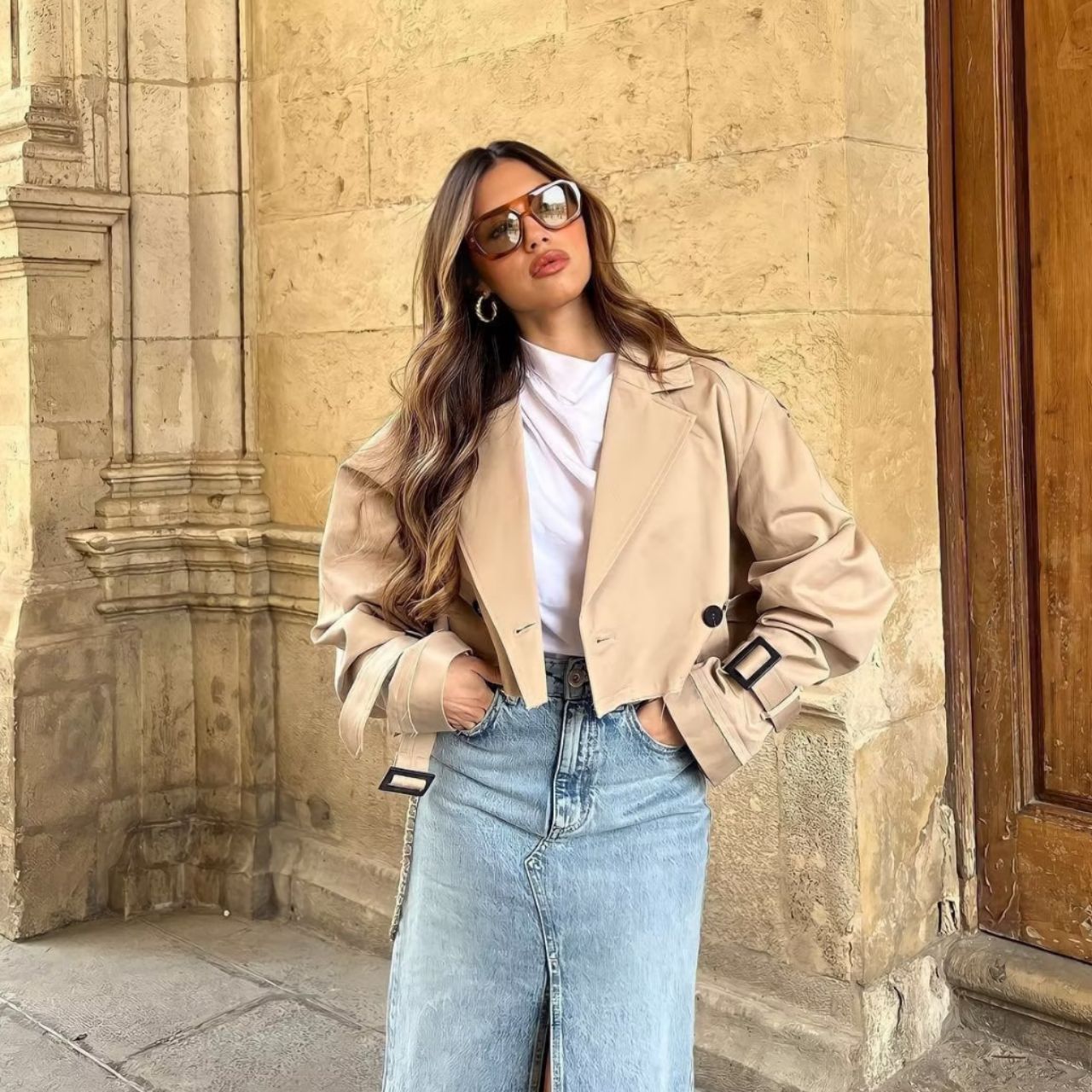 Gabardina curta para mulher casaco cropped de duplo abotoamento com cinto