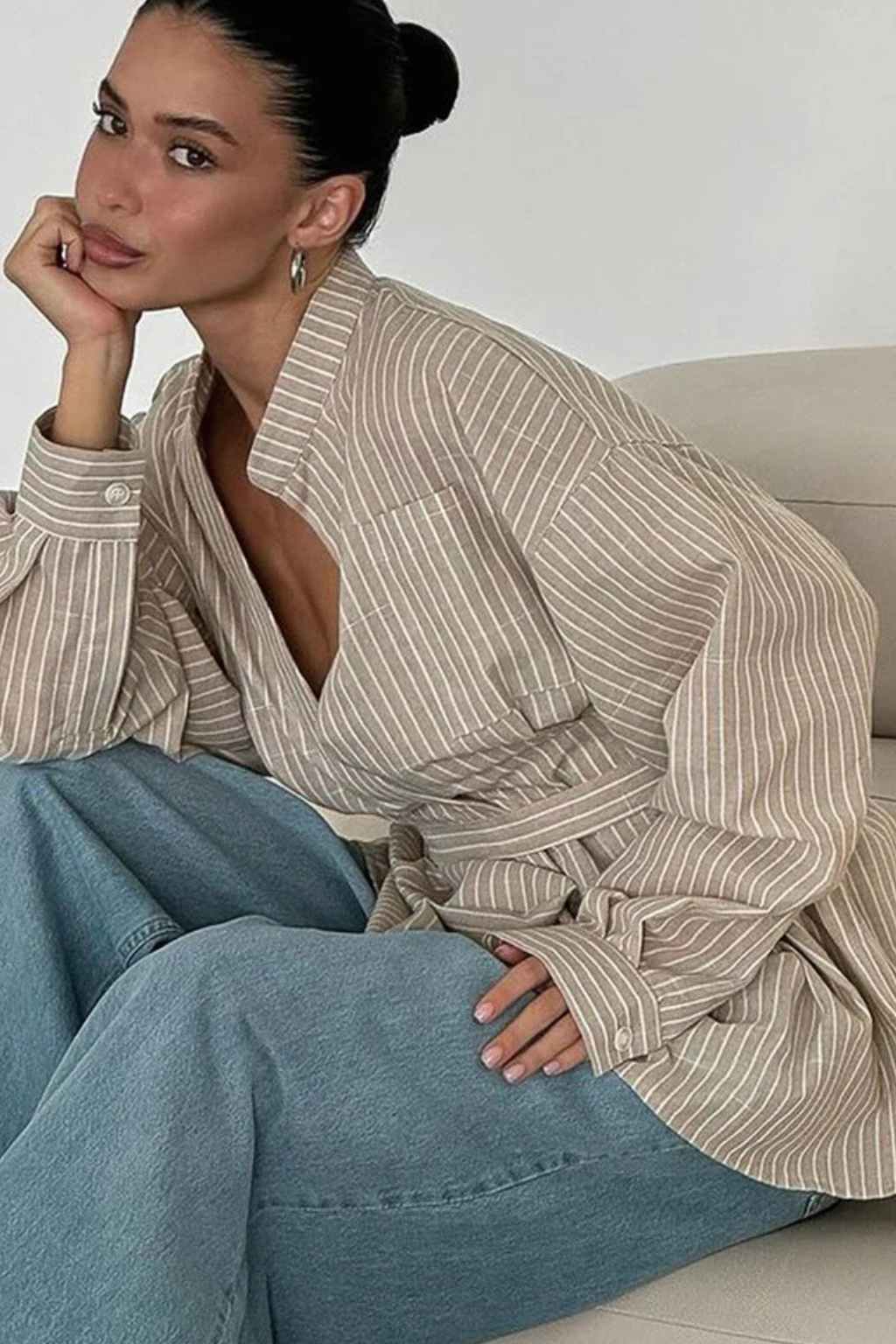Camicia a righe a manica lunga da donna con collo alla coreana e cintura regolabile