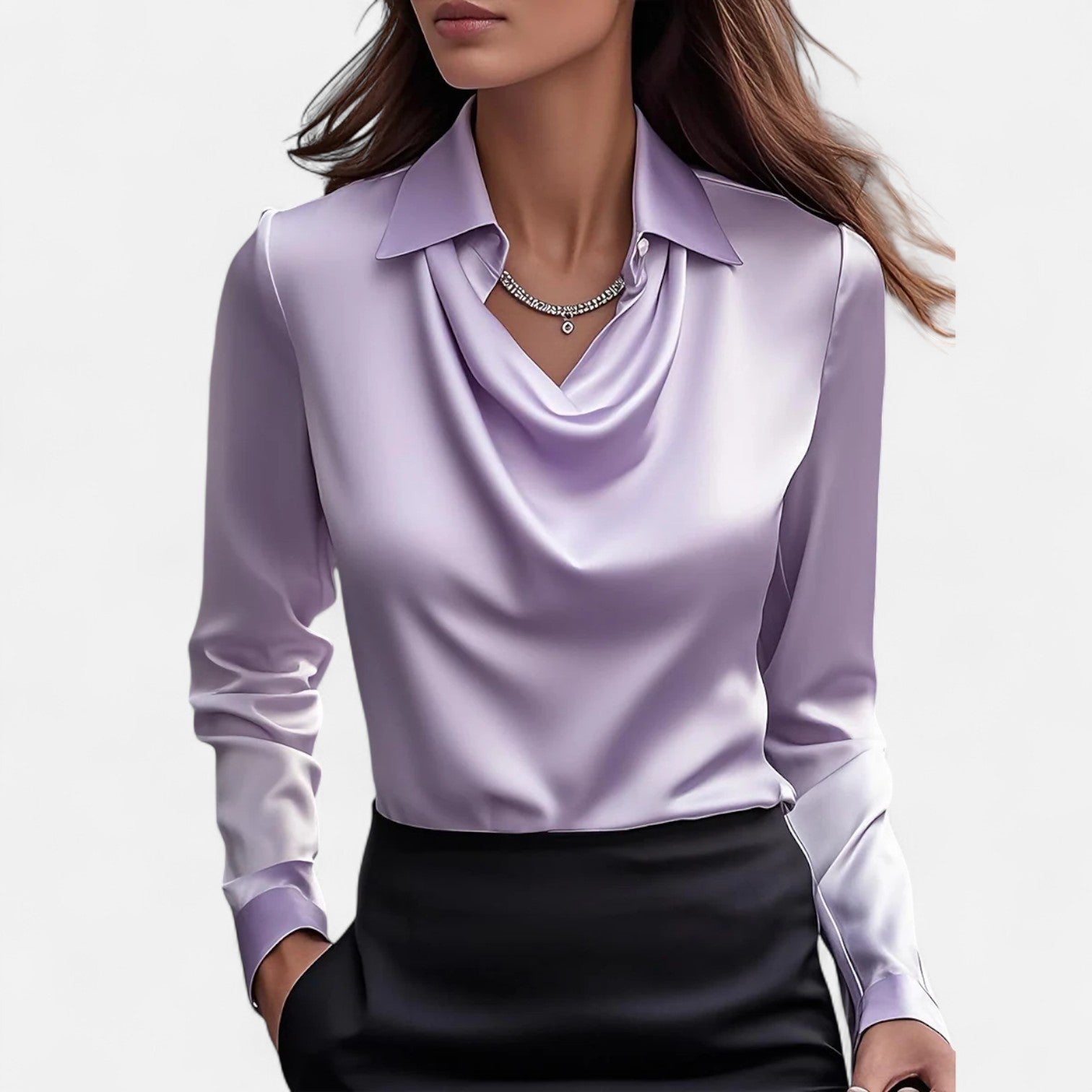 Blusa de satén con escote drapeado para mujer — oficina y eventos
