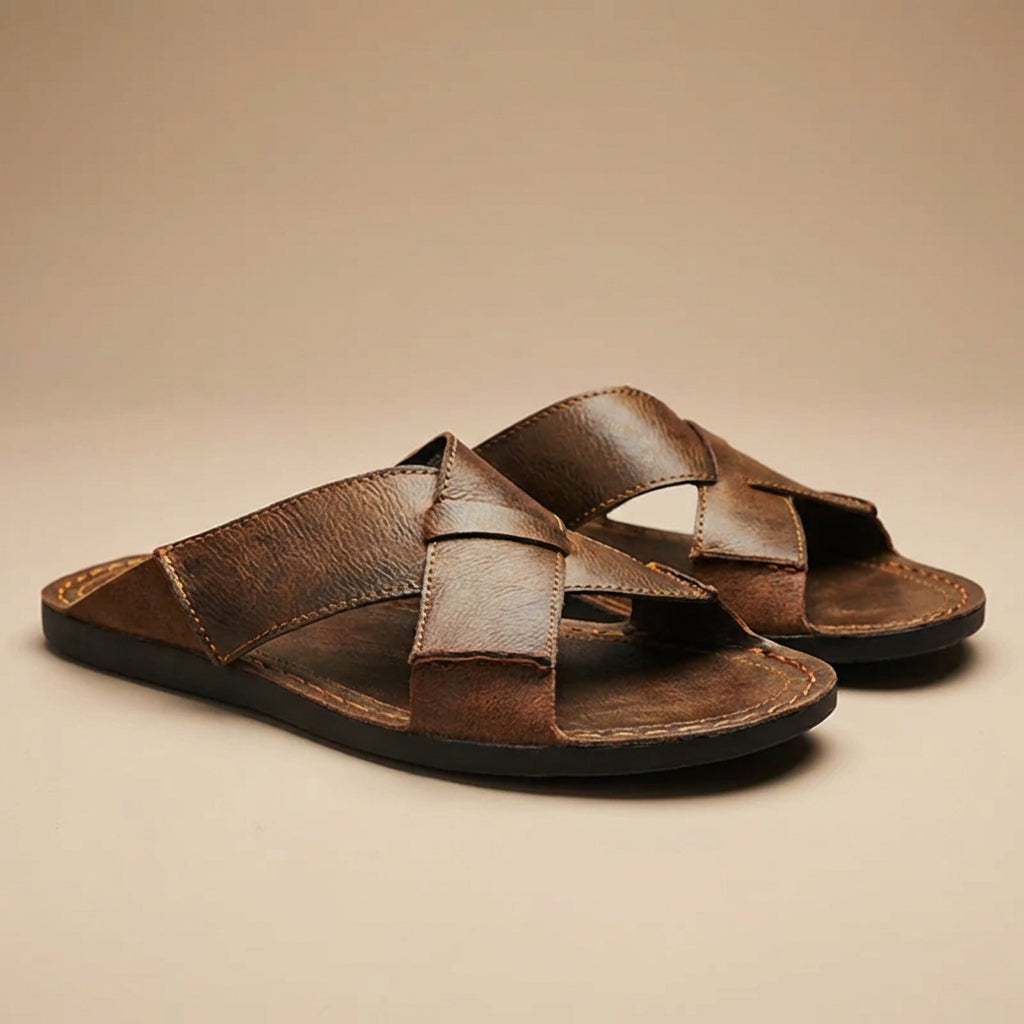 Sandales homme à brides croisées et semelle plate pour usage quotidien