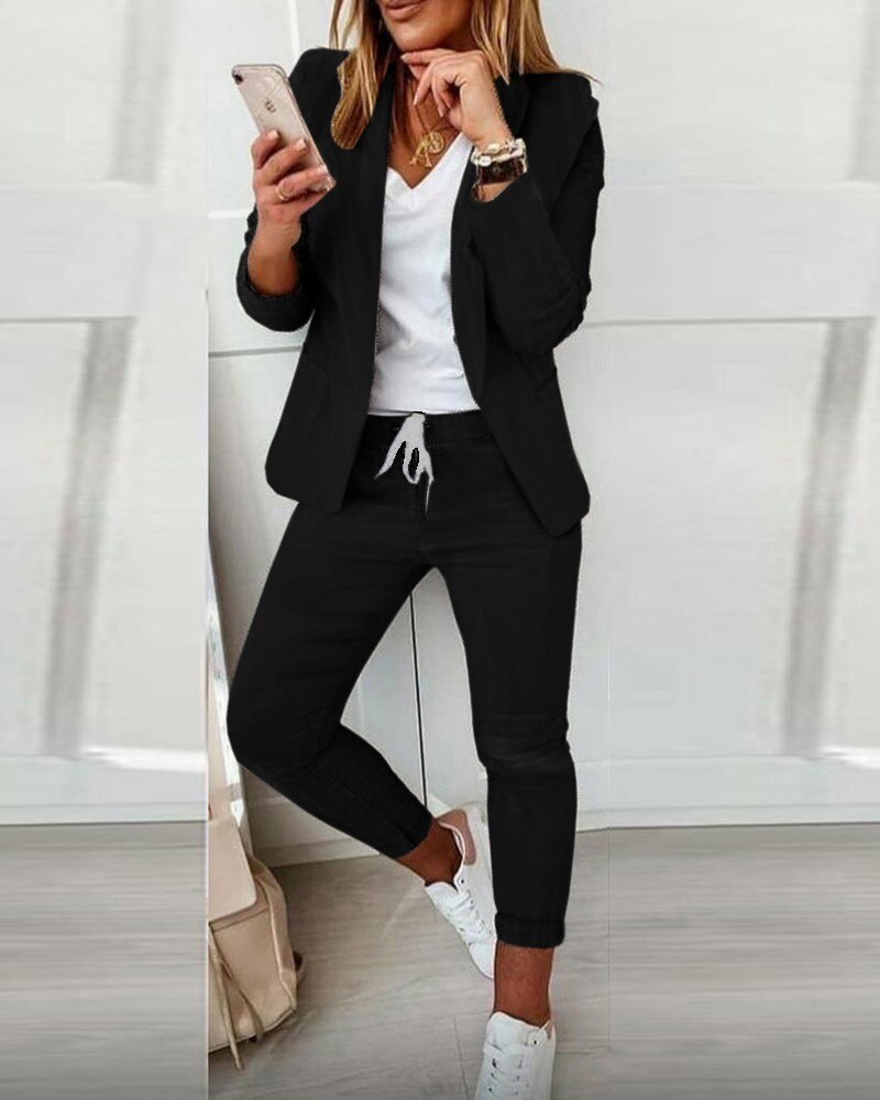 Conjunto mujer blazer ajustado y pantalón cordón estilo profesional casual