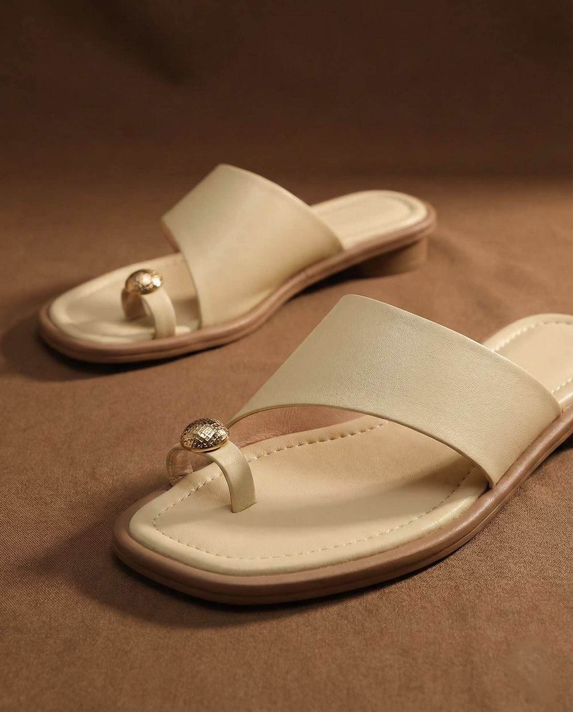 Women's leather sandals — Square toe and ring detail for summer