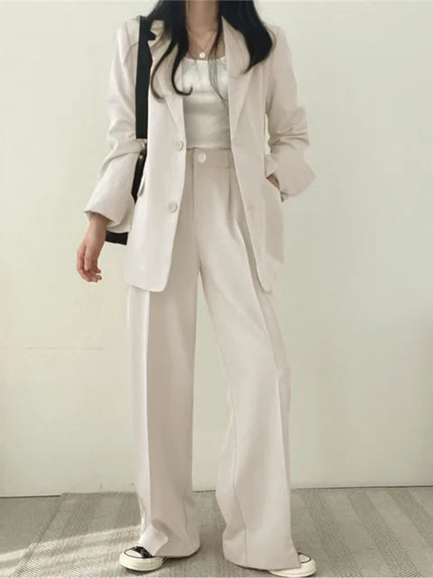 Costum de pantaloni pentru femei din două piese cu sacou cu rever și croială dreaptă