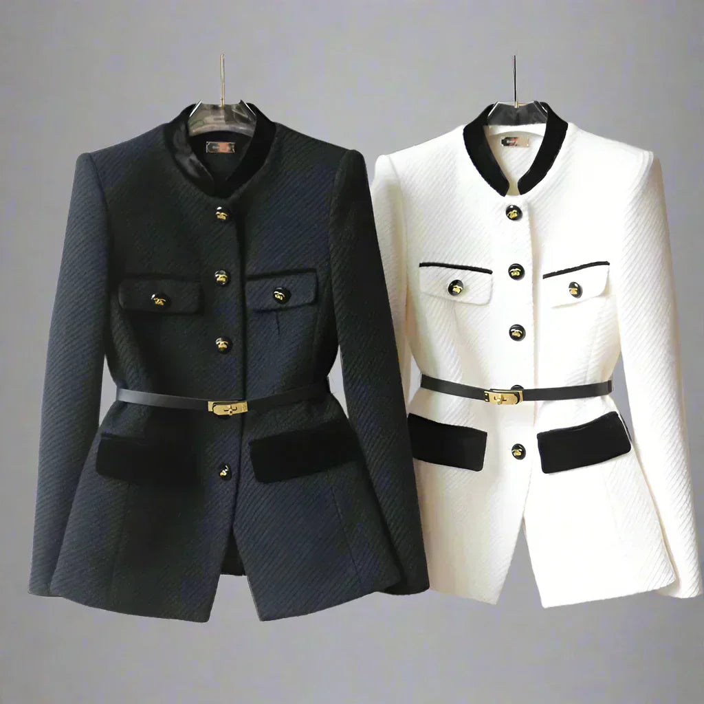Veste type blazer structurée avec ceinture et boutons dorés pour femme