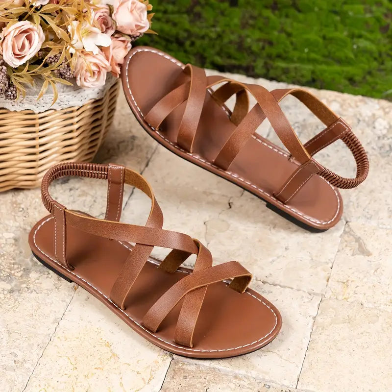 Sandales plates en PU avec brides croisées et fermeture à boucle à la cheville
