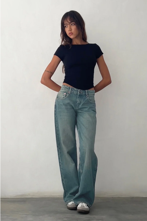 Jean droit pour femme à taille basse et denim extensible