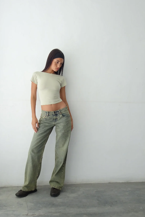Jean droit pour femme à taille basse et denim extensible
