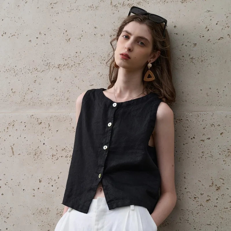 Top court en lin pour femme avec ourlet asymétrique — plage
