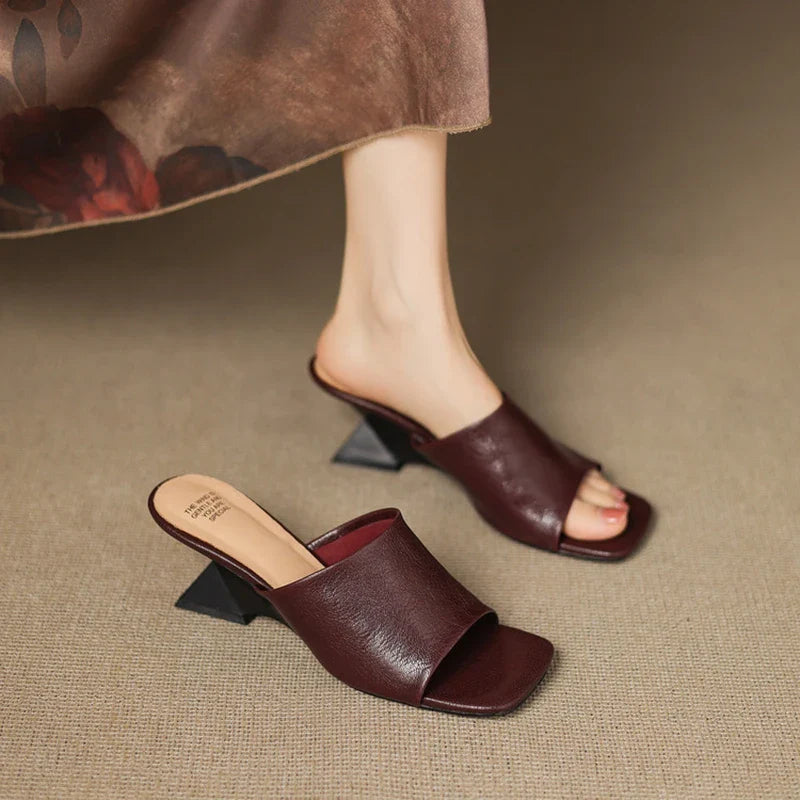Flat sandals for women — Leather with wide strap and casual square toe