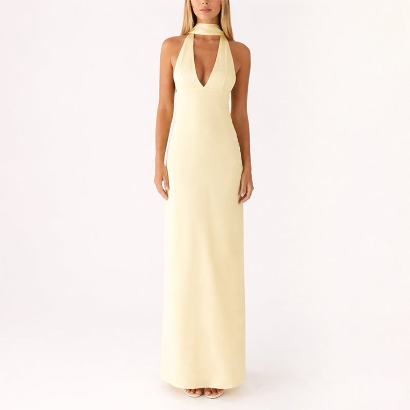 Vestido Largo Ajustado de Poliéster con Cuello Halter y Escote en V Profundo