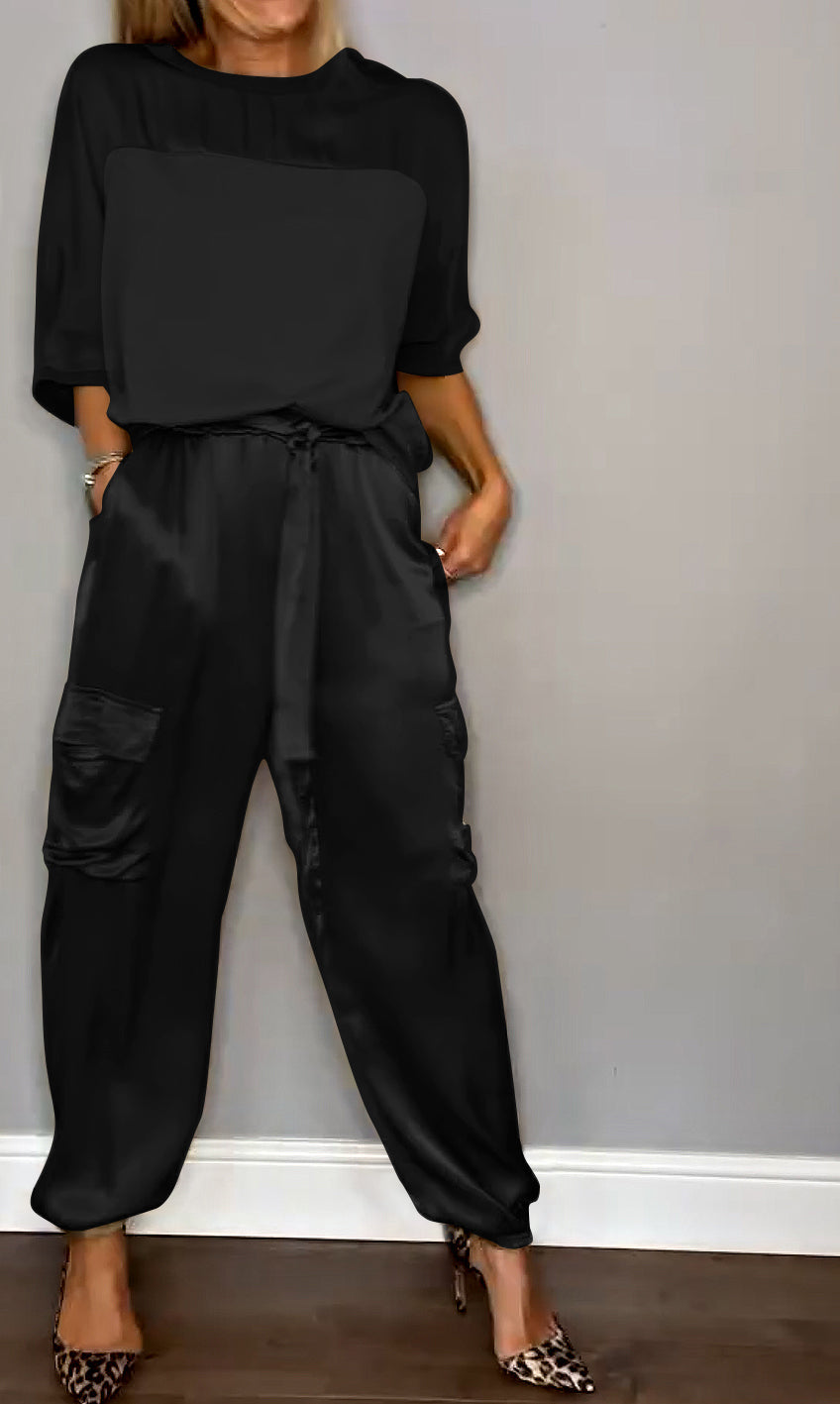 Completo in satin da donna con blusa a manica 3/4 e pantaloni con fiocco in vita