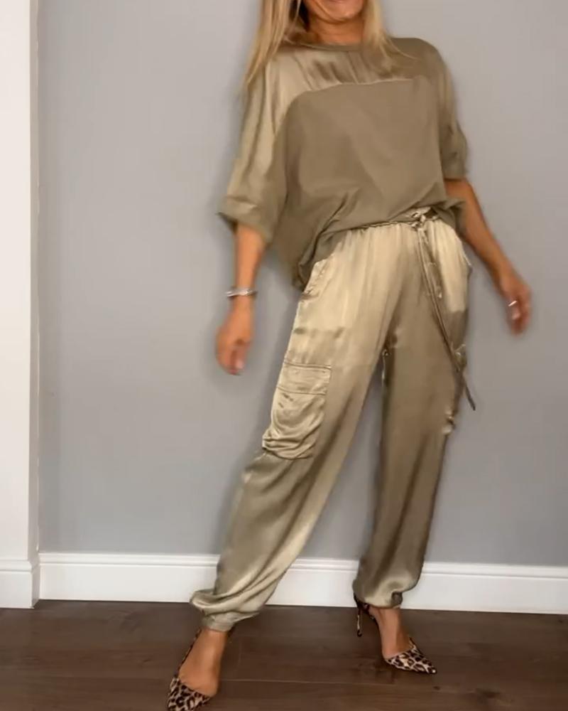 Completo in satin da donna con blusa a manica 3/4 e pantaloni con fiocco in vita