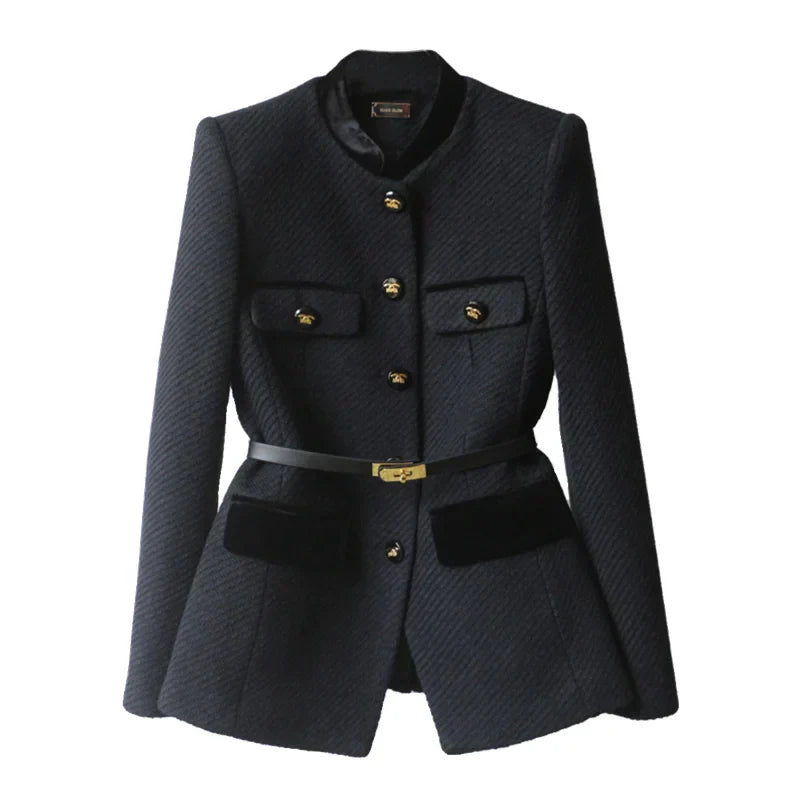 Veste type blazer structurée avec ceinture et boutons dorés pour femme
