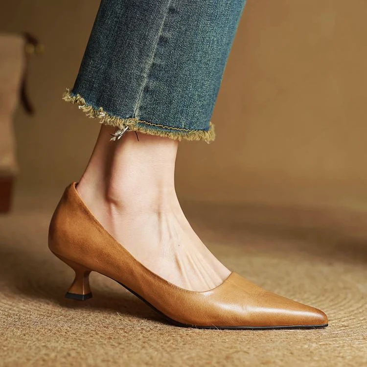 Zapatos de Salón en Cuero Genuino con Punta Fina y Tacón Kitten