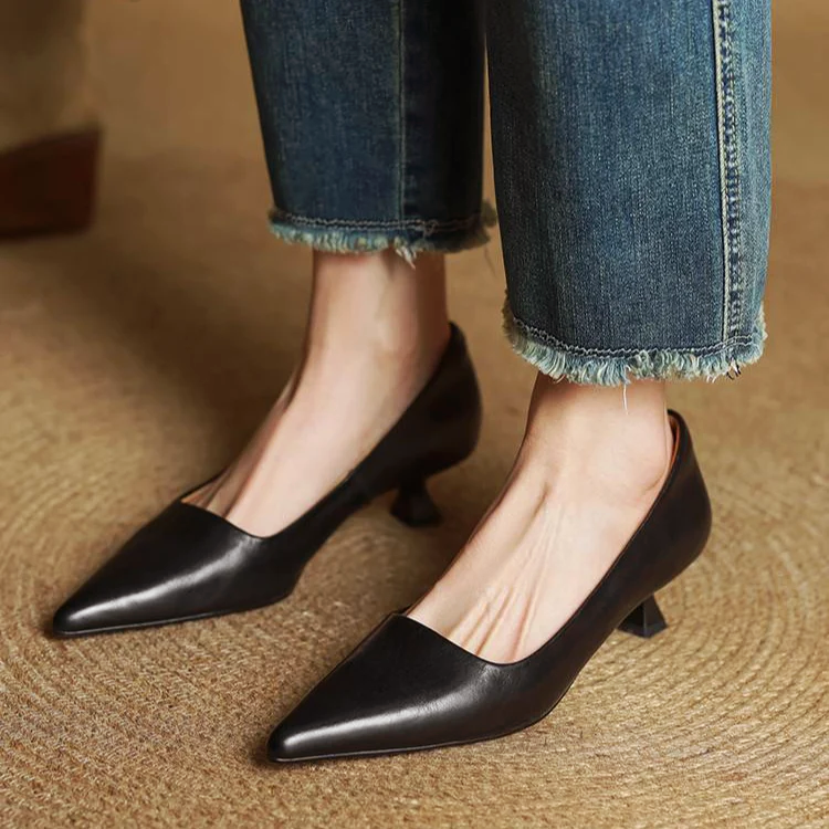 Zapatos de Salón en Cuero Genuino con Punta Fina y Tacón Kitten