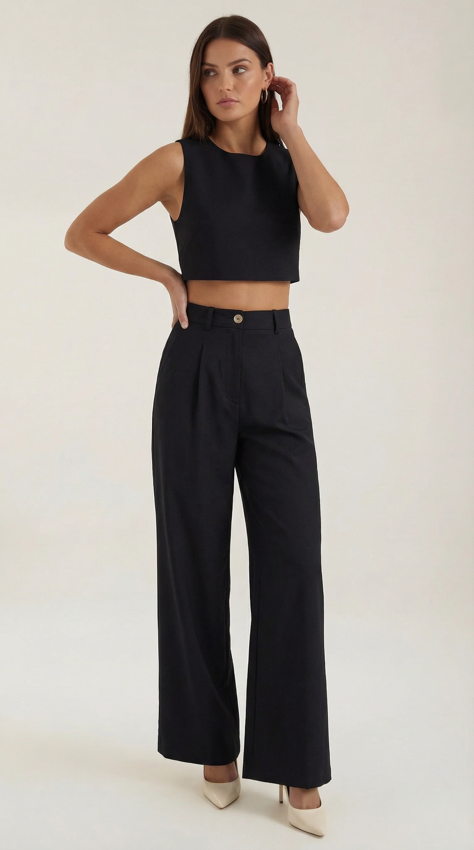 Ensemble deux pièces avec top court sans manches et pantalon à jambes larges pour femme