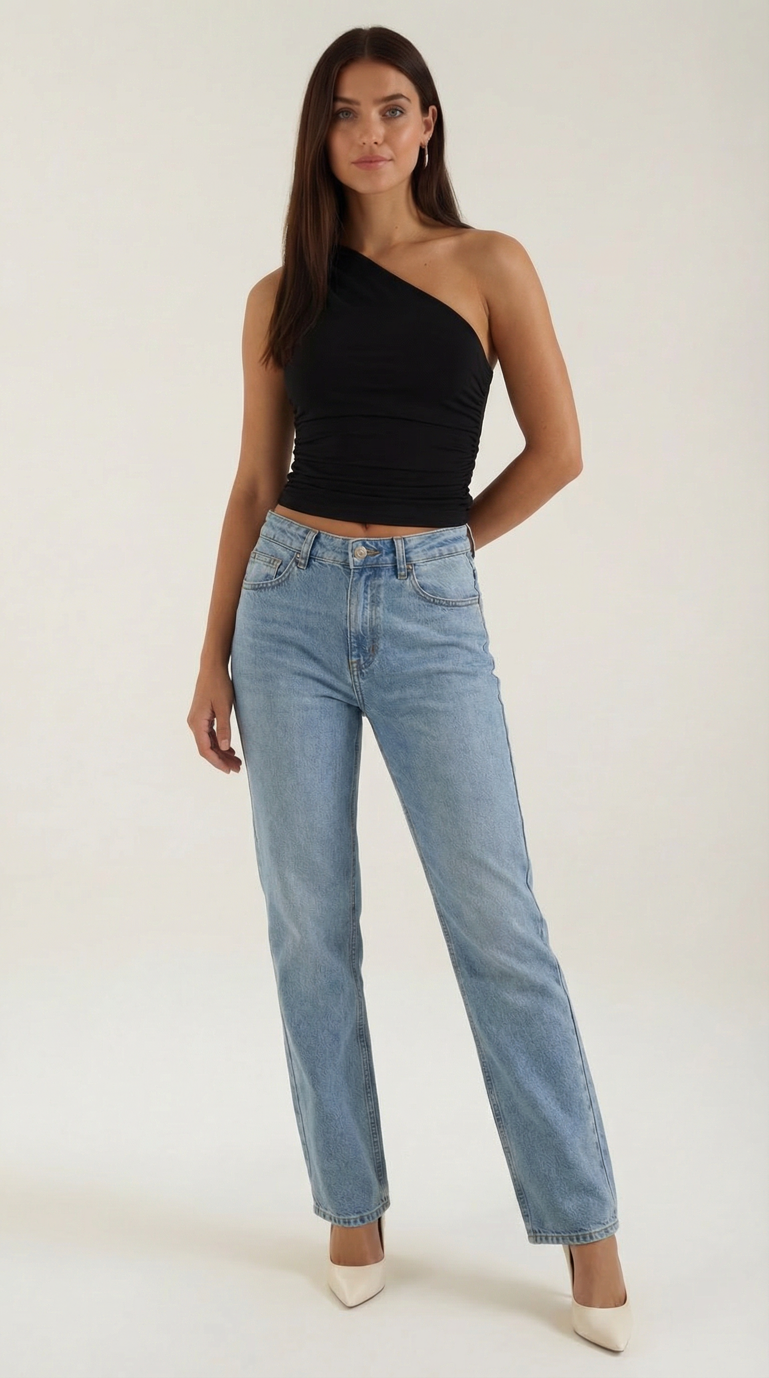 Top asymétrique à une épaule avec plis latéraux et coupe ajustée sans manches pour femme