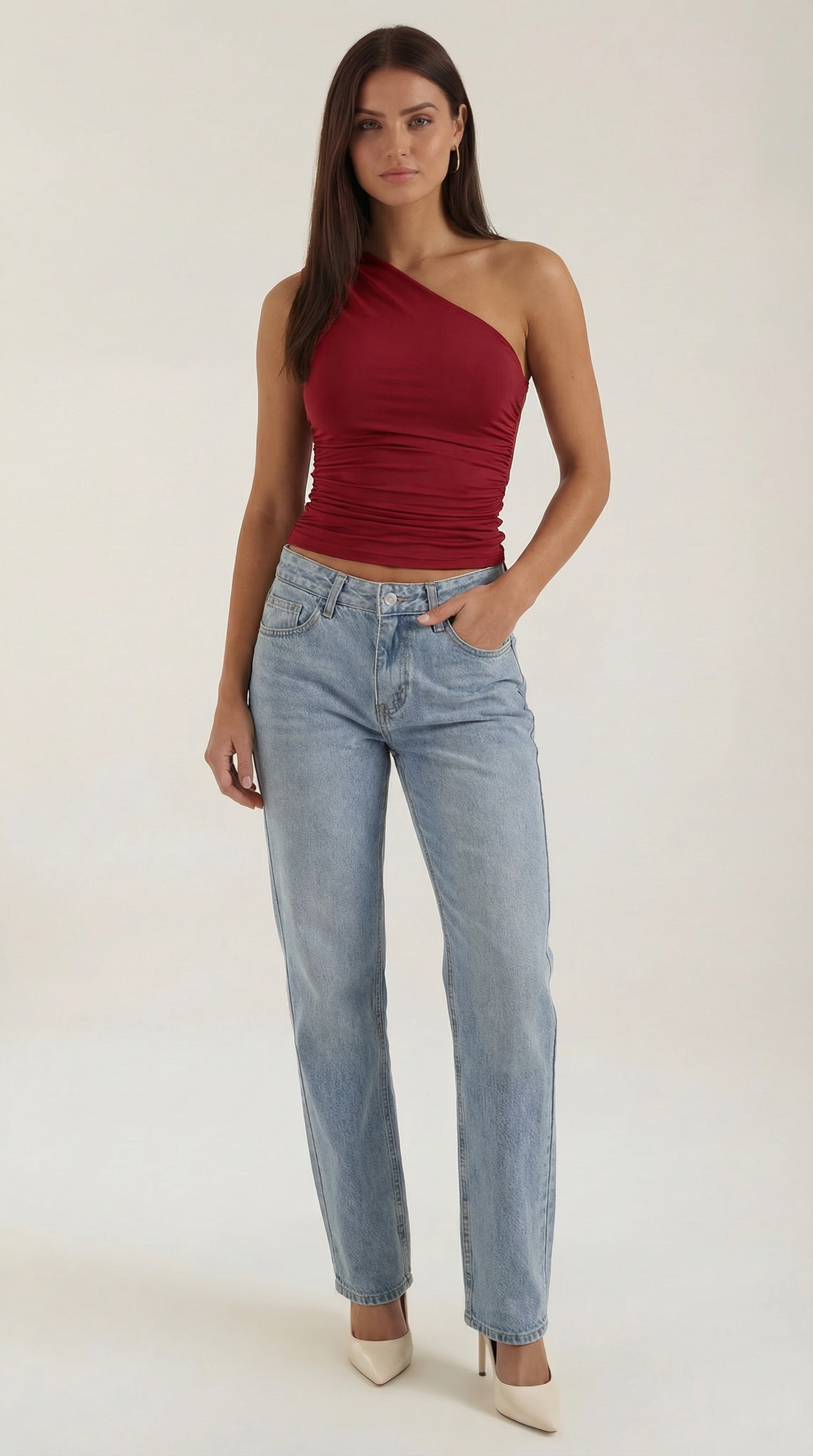 Top asymétrique à une épaule avec plis latéraux et coupe ajustée sans manches pour femme