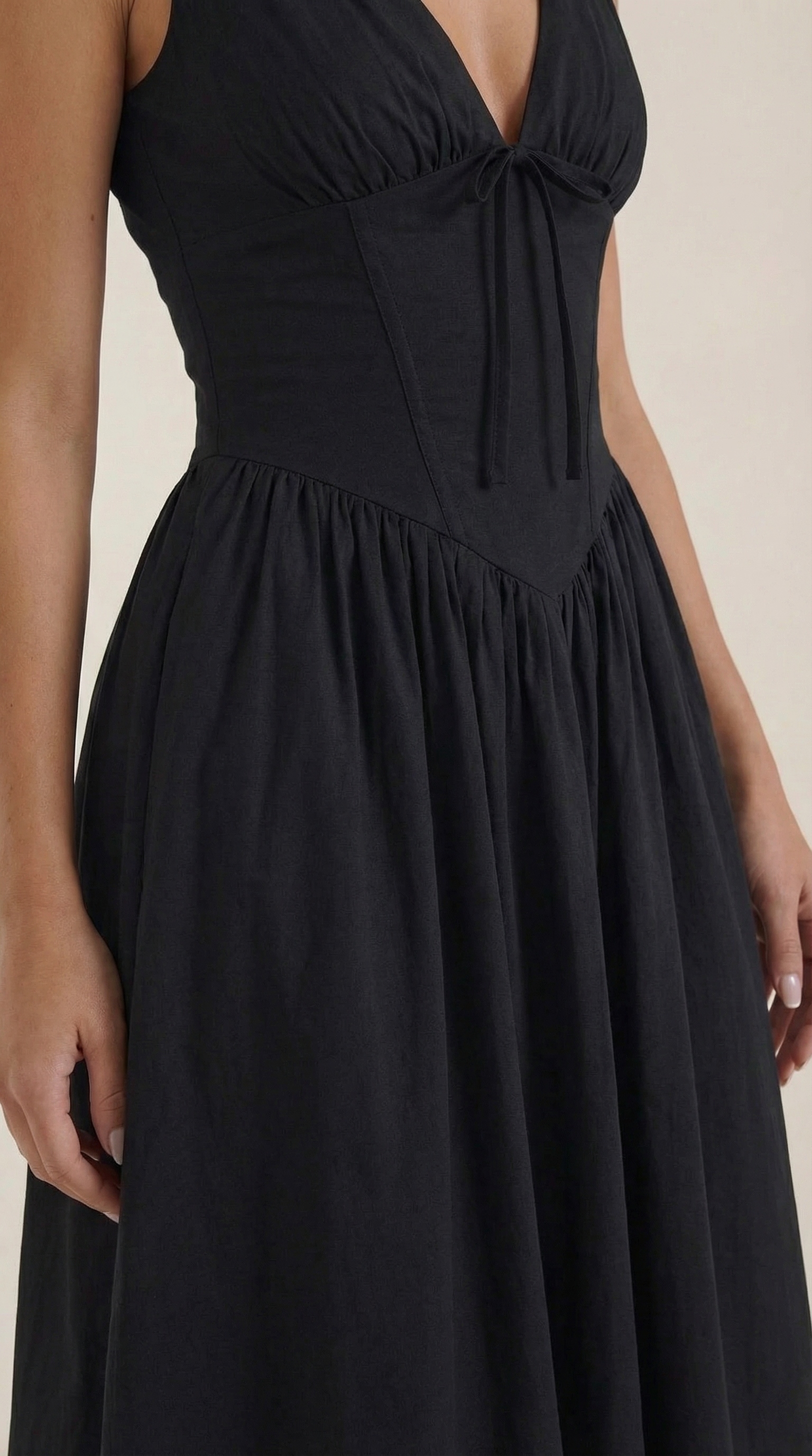 Robe midi décolletée en V profond taille haute avec dos nu pour femme