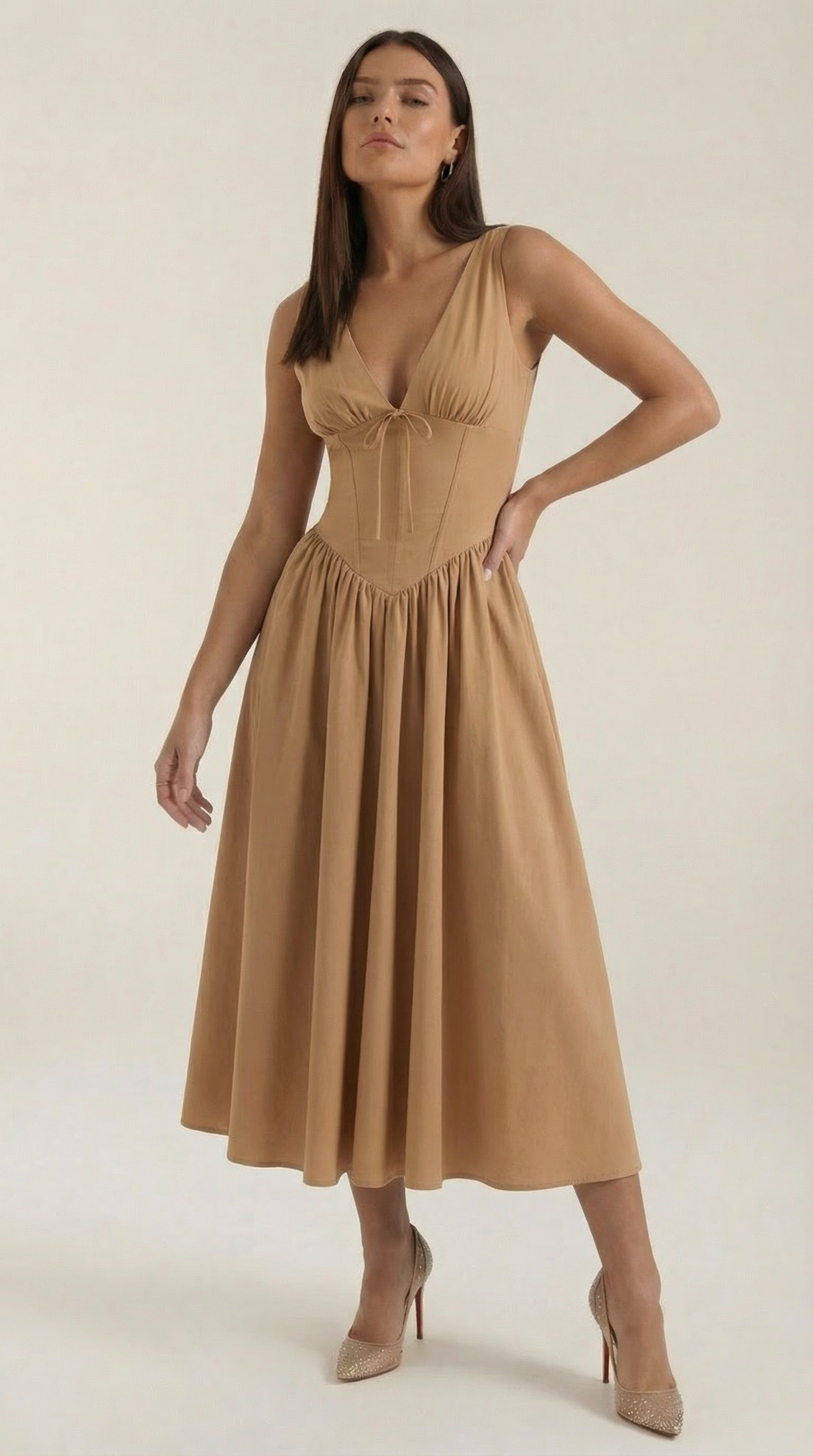 Robe midi décolletée en V profond taille haute avec dos nu pour femme