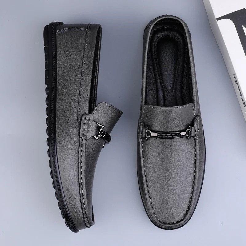 Mocasines de cuero hombre — detalle metálico — eventos y diario