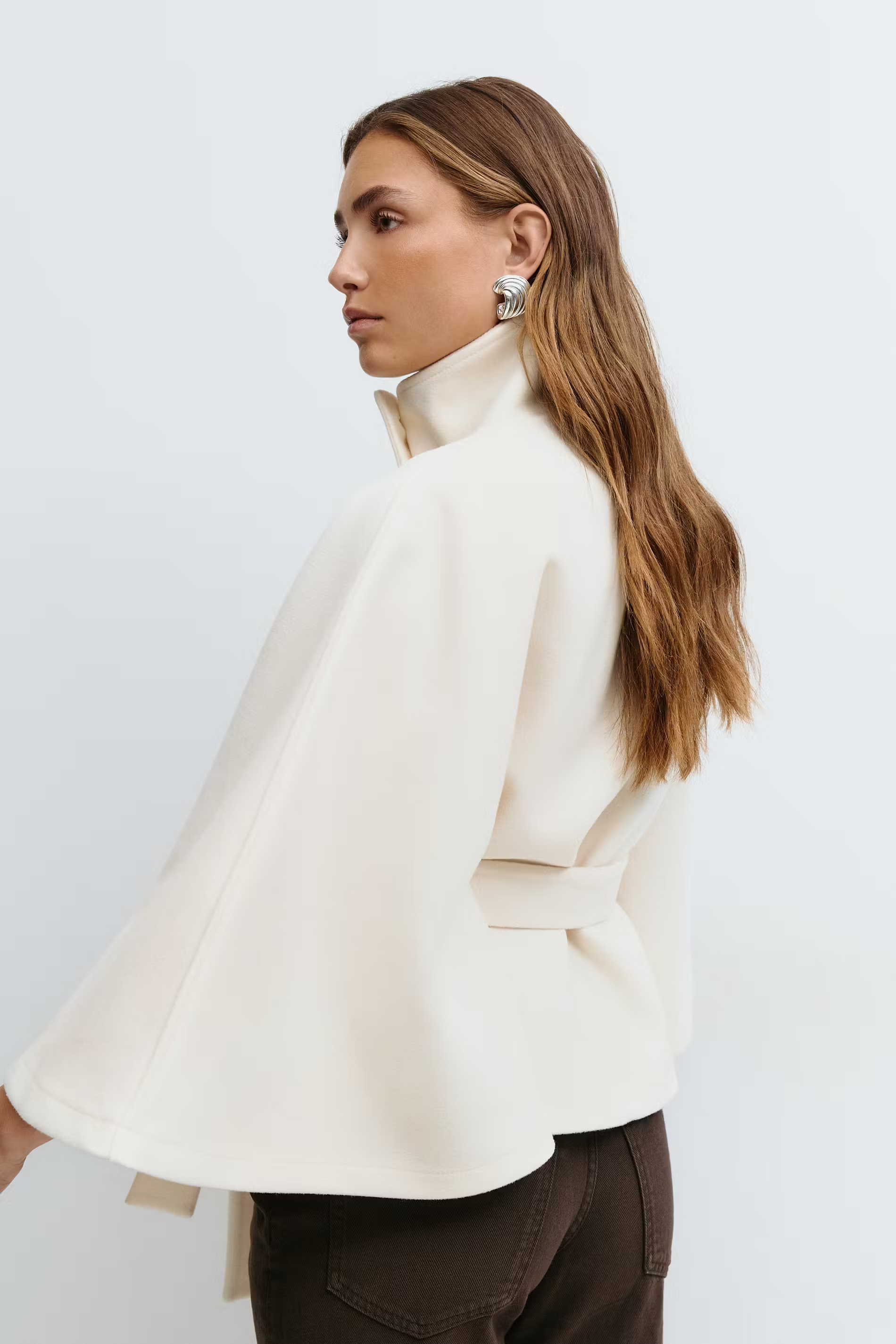 Veste cape avec col montant et ceinture ajustable pour femme