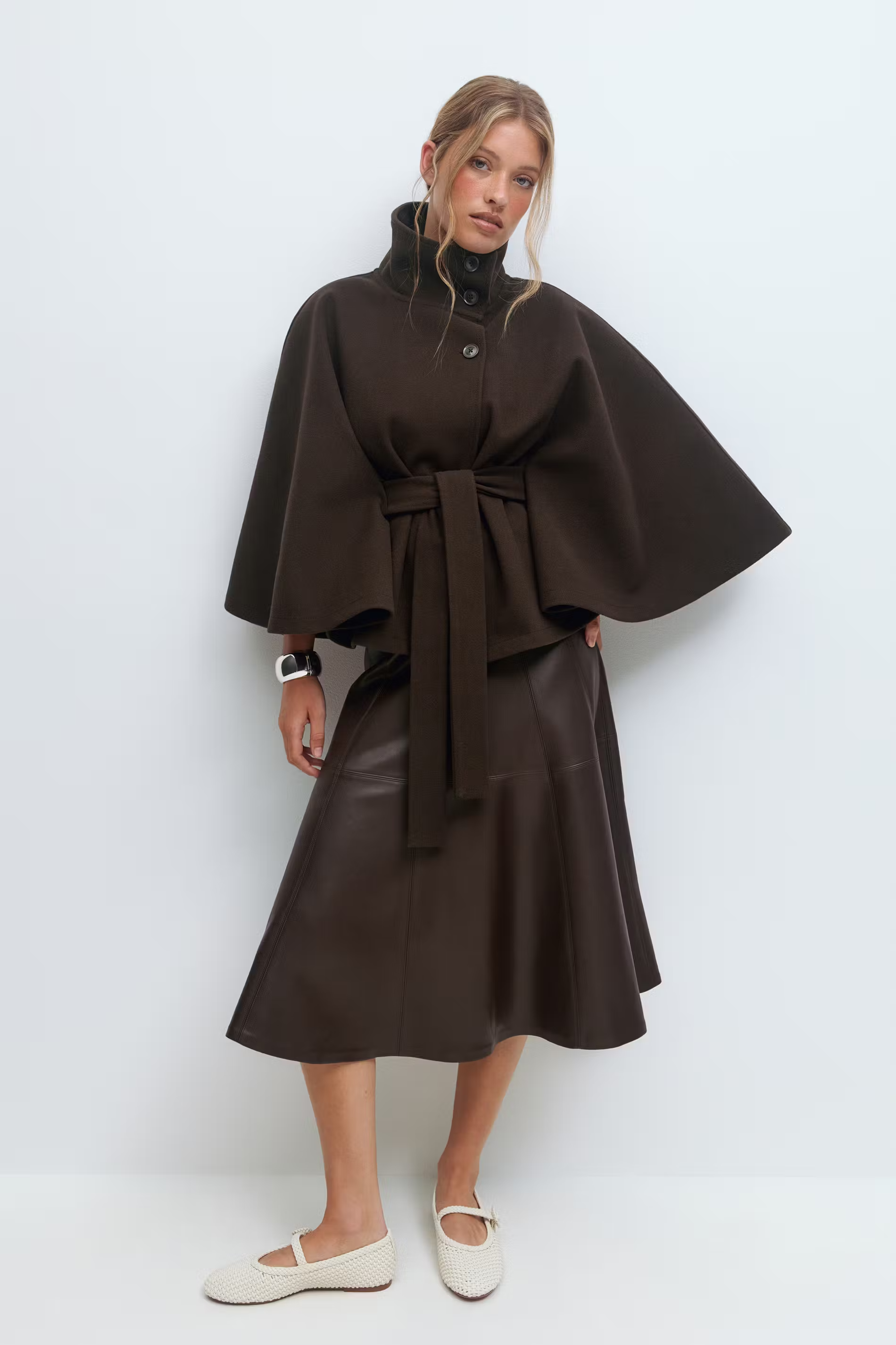 Veste cape avec col montant et ceinture ajustable pour femme