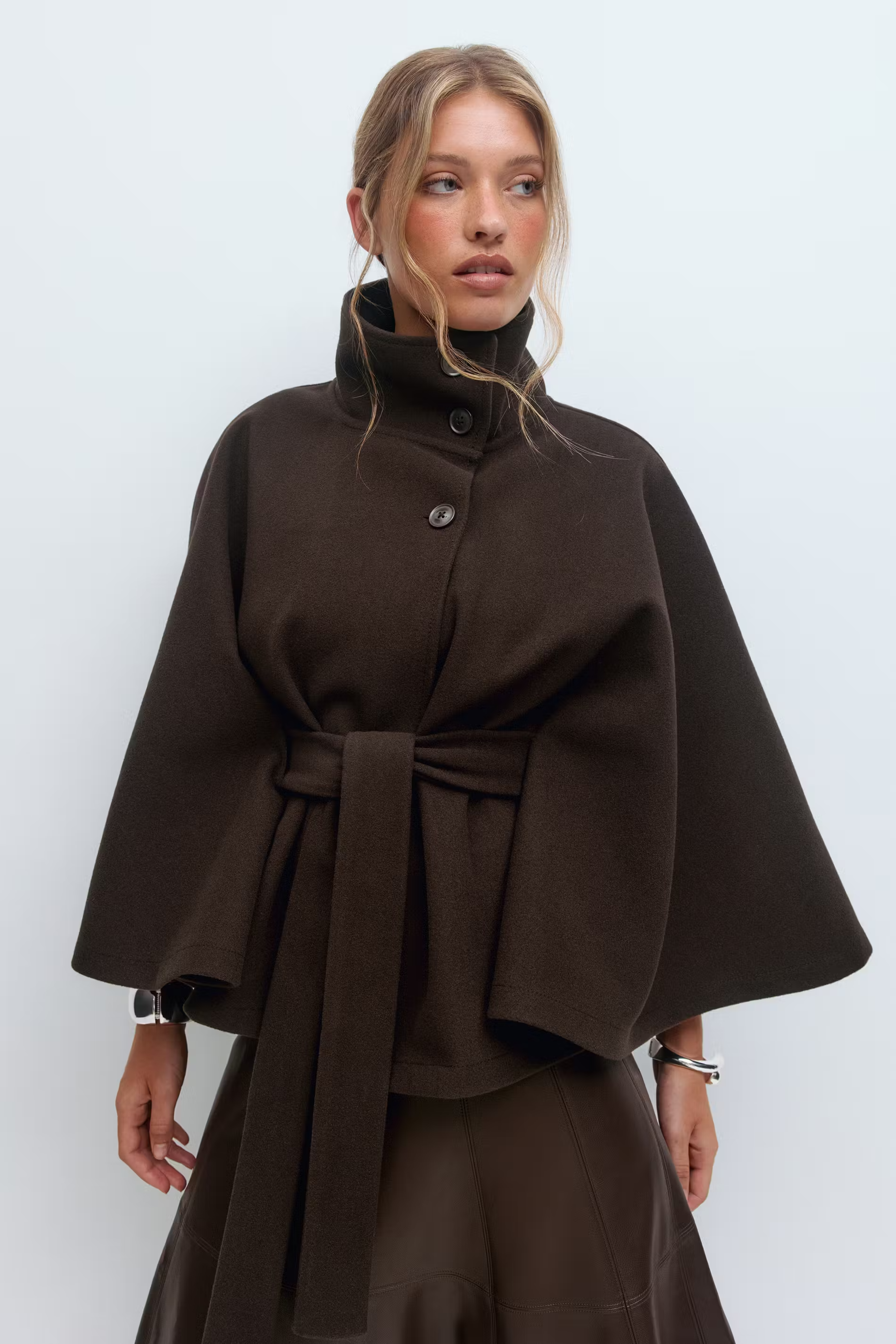 Veste cape avec col montant et ceinture ajustable pour femme