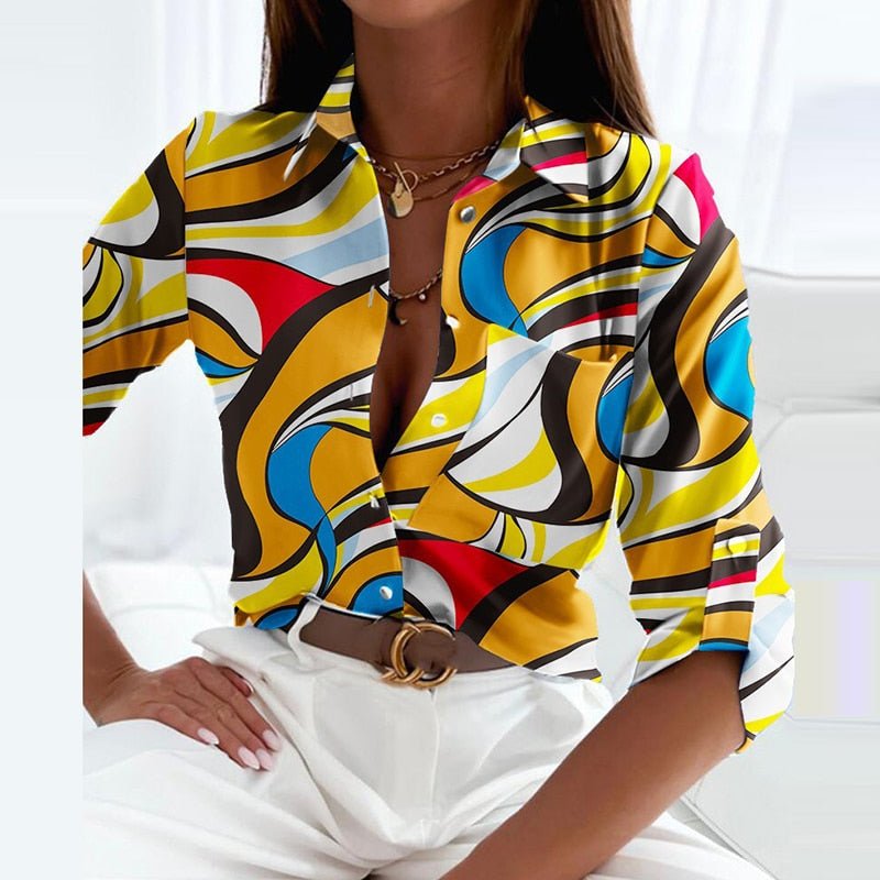Camisa de satén para mujer — Estampado gráfico y ajuste entallado para oficina