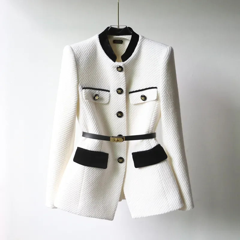 Chaqueta Tipo Blazer Estructurada con Cinturón y Botones Dorados para Mujer