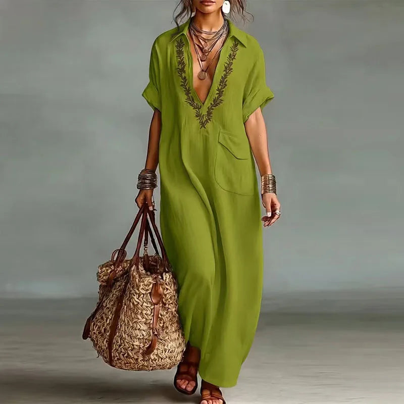Vestido kimono largo para mujer con escote bordado — playa