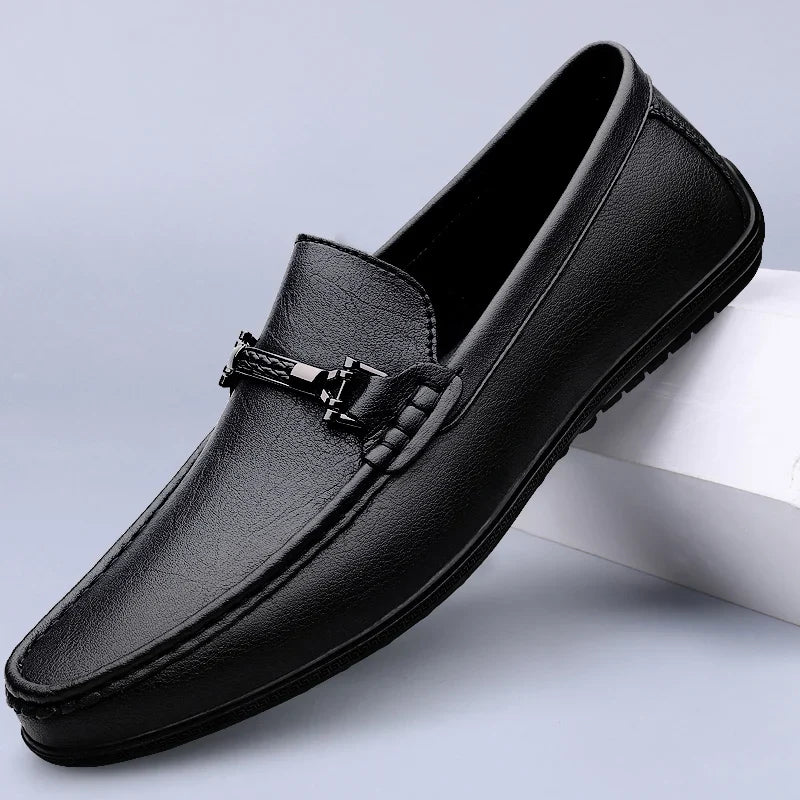 Mocasines de cuero hombre — detalle metálico — eventos y diario