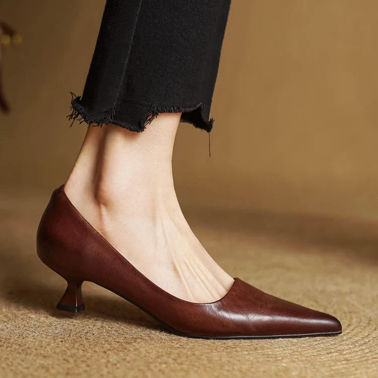 Zapatos de Salón en Cuero Genuino con Punta Fina y Tacón Kitten