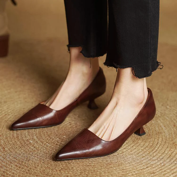 Zapatos de Salón en Cuero Genuino con Punta Fina y Tacón Kitten