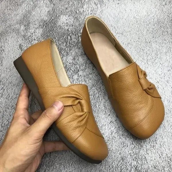 Mocassins planos de couro macio com sola flexível e antiderrapante para mulher