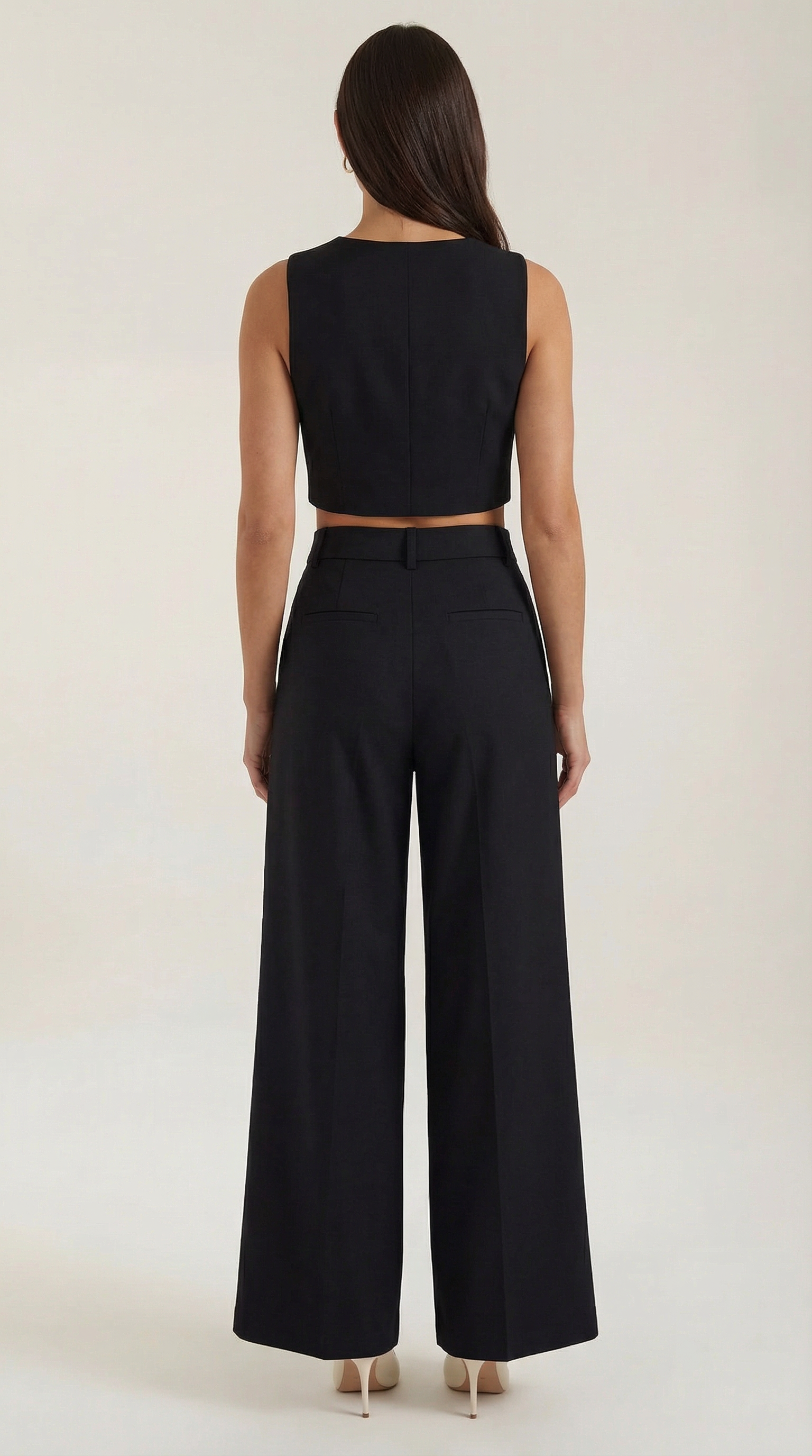 Ensemble deux pièces avec top court sans manches et pantalon à jambes larges pour femme