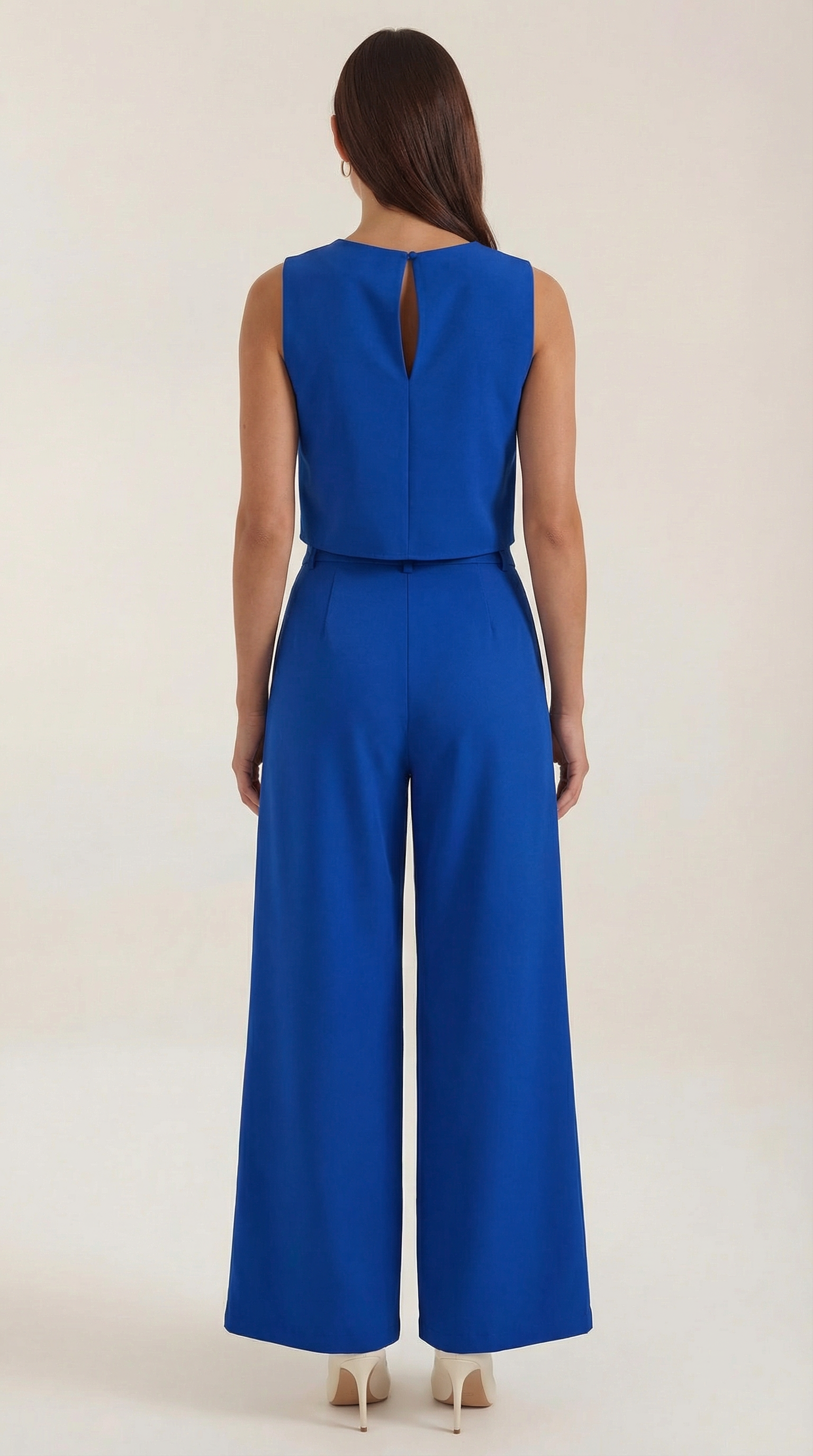 Ensemble deux pièces avec top court sans manches et pantalon à jambes larges pour femme