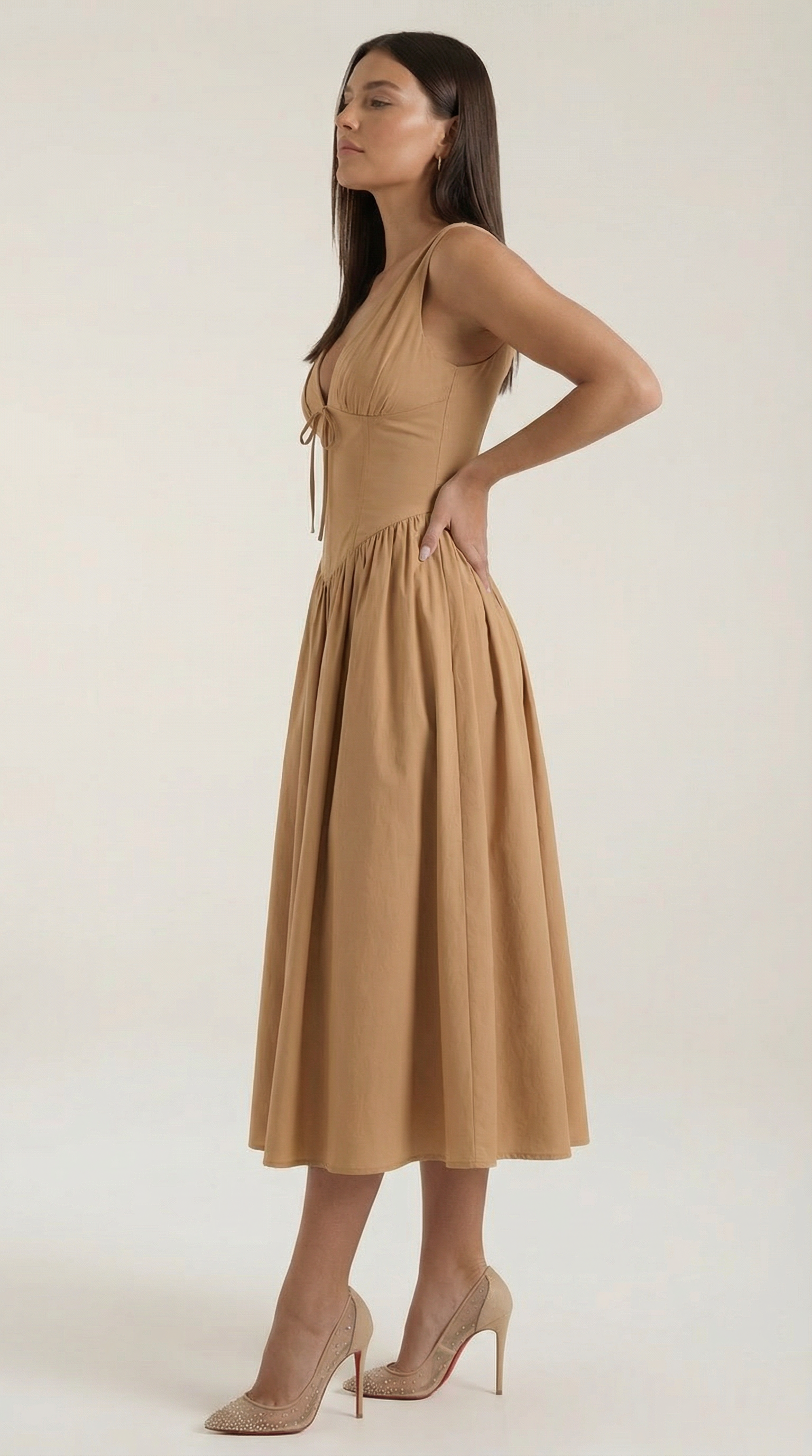 Robe midi décolletée en V profond taille haute avec dos nu pour femme