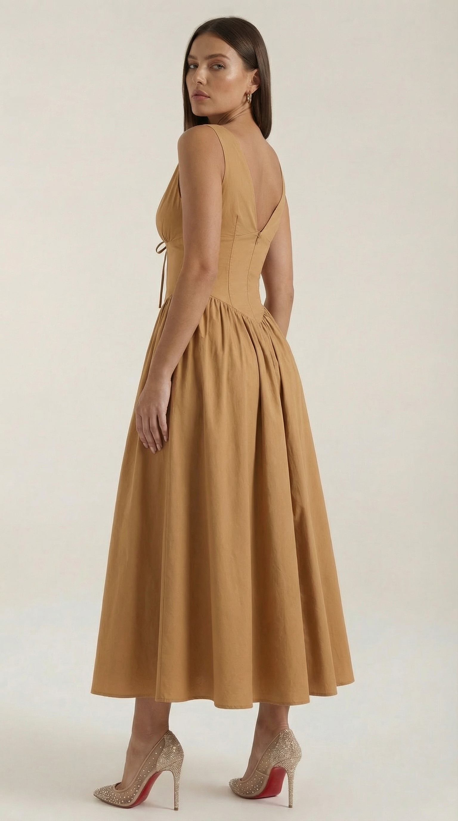 Robe midi décolletée en V profond taille haute avec dos nu pour femme